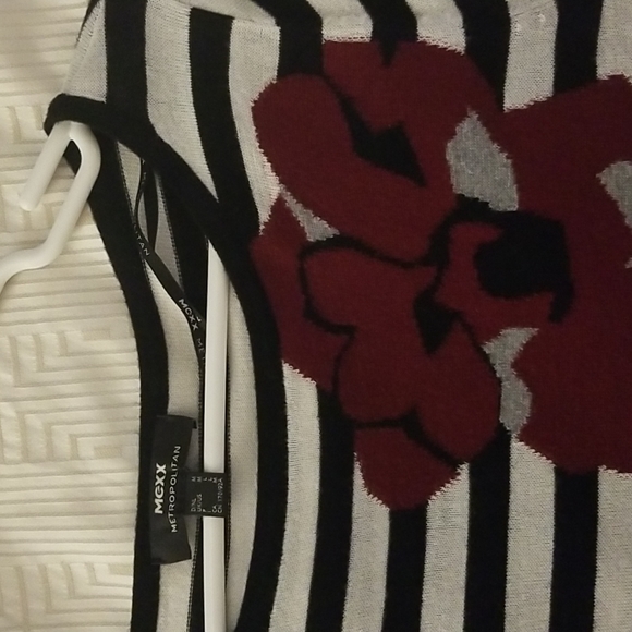 Mexx light sweater size Medium - Picture 2 of 2